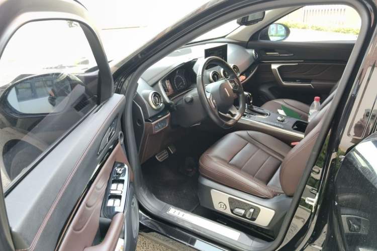 Used Wey VV5 2017 2.0T Ultra-Luxury Version Interior 3