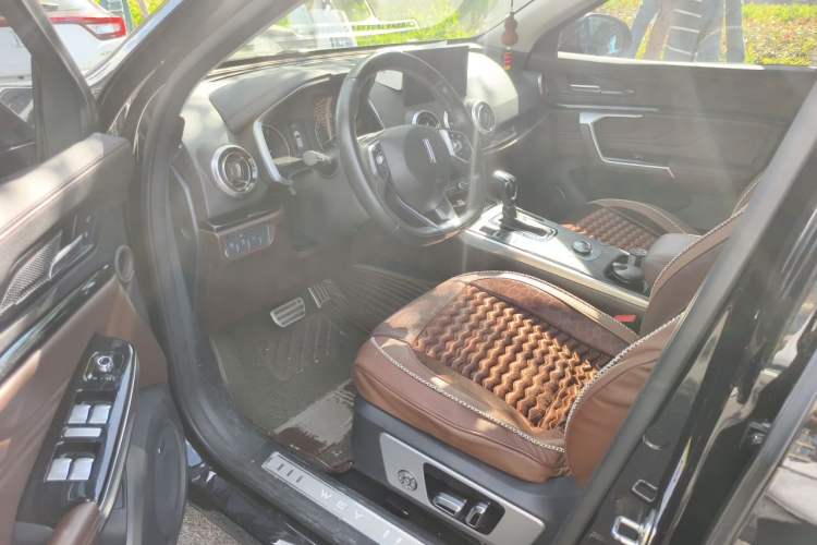 Used Wey VV5 2017 2.0T Ultra-Luxury Version Interior 3