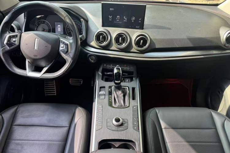 Used Wey VV5 2017 2.0T Ultra-Luxury Version Interior 3