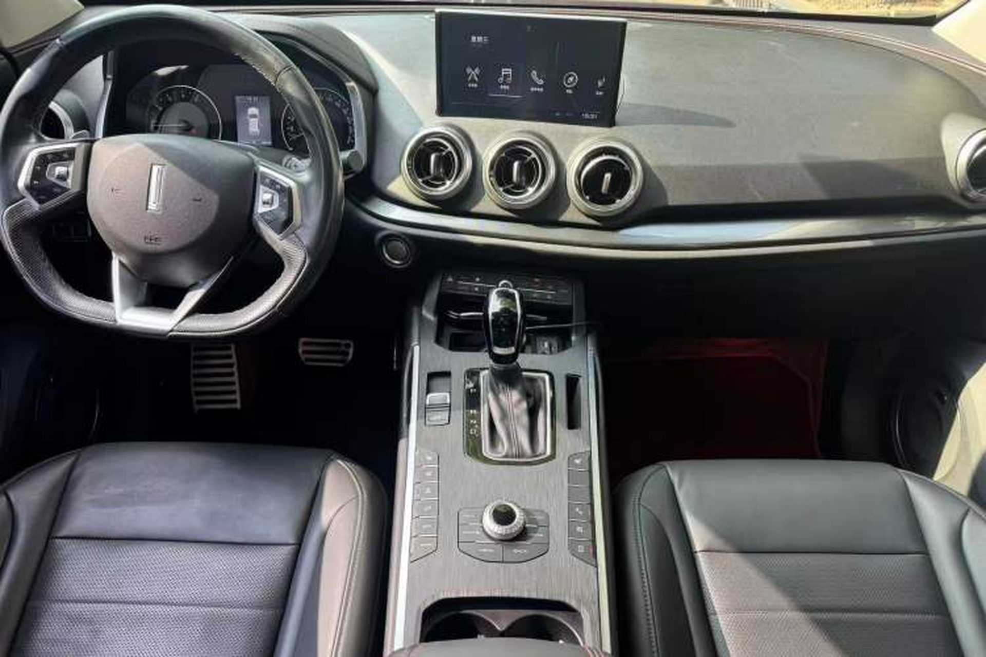Used Wey VV5 2017 2.0T Ultra-Luxury Version Interior 3