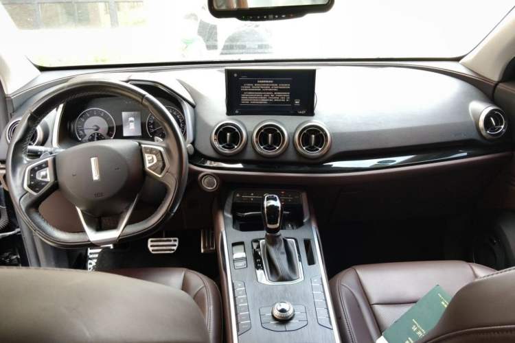 Used Wey VV5 2017 2.0T Ultra-Luxury Version Interior 4