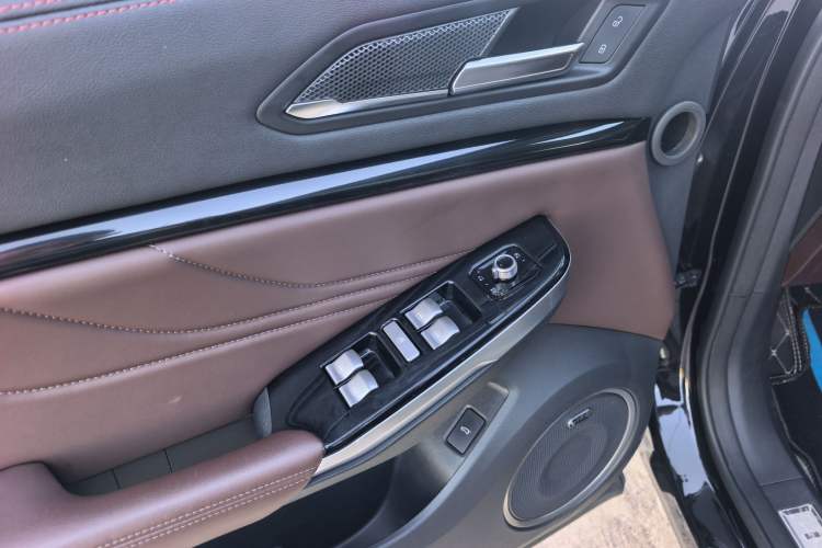 Used Wey VV5 2017 2.0T Ultra-Luxury Version Interior 5