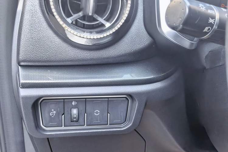 Used Wey VV5 2017 2.0T Ultra-Luxury Version Interior 7