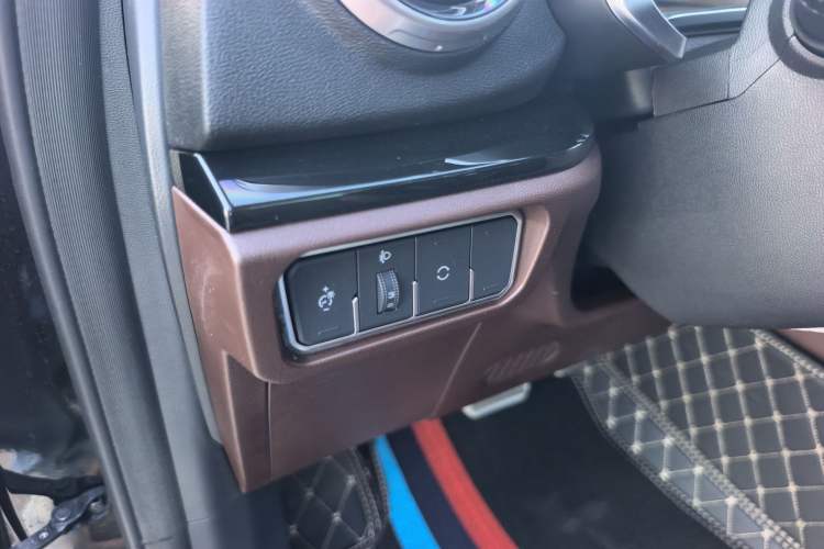 Used Wey VV5 2017 2.0T Ultra-Luxury Version Interior 7