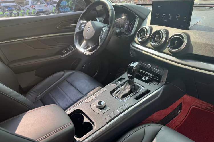 Used Wey VV5 2017 2.0T Ultra-Luxury Version Interior 7