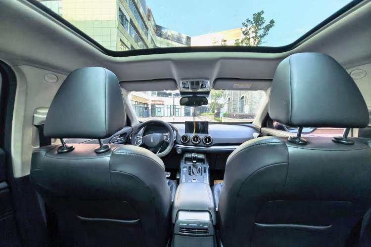 Used Wey VV5 2017 2.0T Ultra-Luxury Version Interior 8
