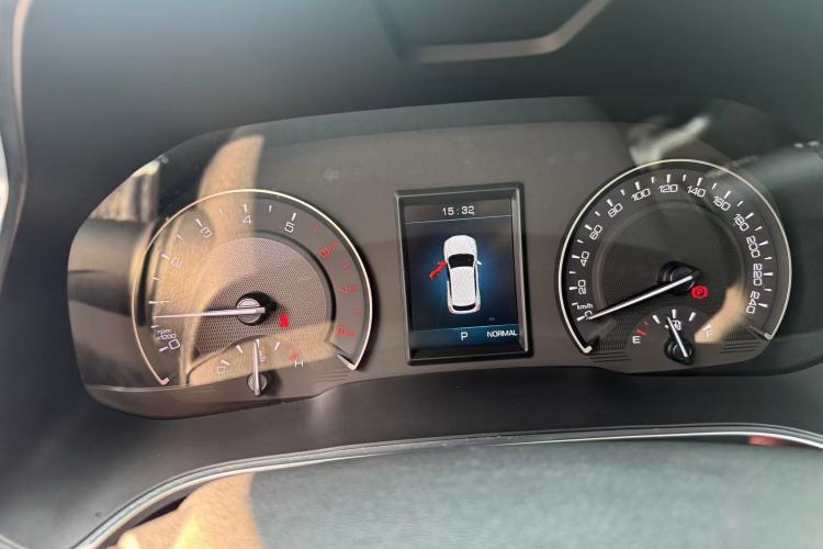 Used Wey VV5 2017 2.0T Ultra-Luxury Version Interior 8