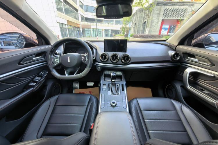Used Wey VV5 2017 2.0T Ultra-Luxury Version Interior 9