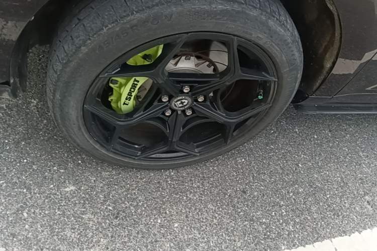 Used Wey VV5 2017 2.0T Flagship Edition Left Front Wheel Hub