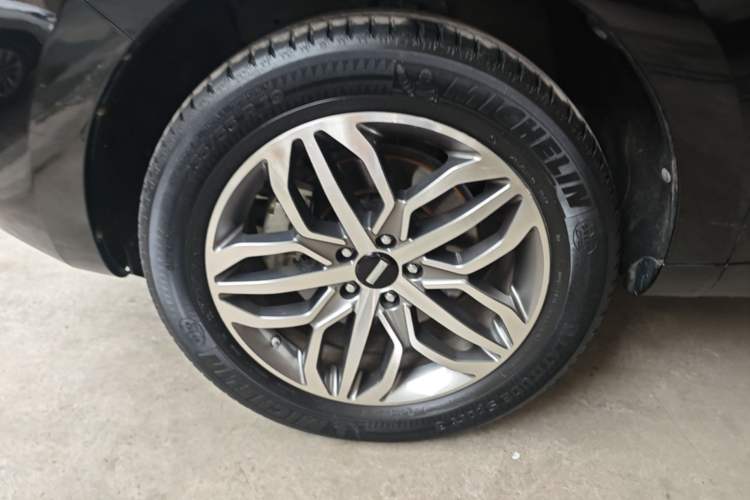 Used Wey VV5 2017 2.0T Ultra-Luxury Version Left Front Wheel Hub