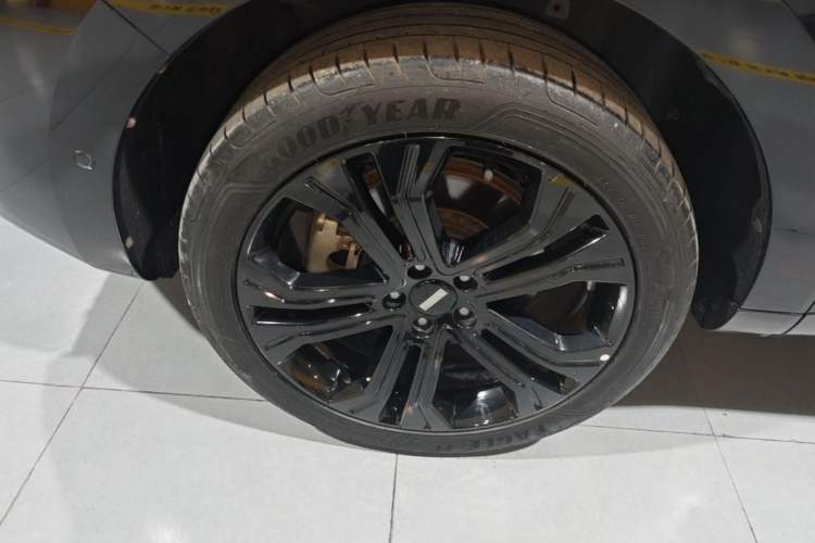 Used Wey VV5 2017 2.0T Flagship Edition Left Front Wheel Hub