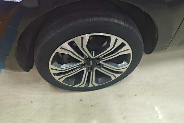 Used Wey VV5 2017 2.0T Flagship Edition Left Front Wheel Hub