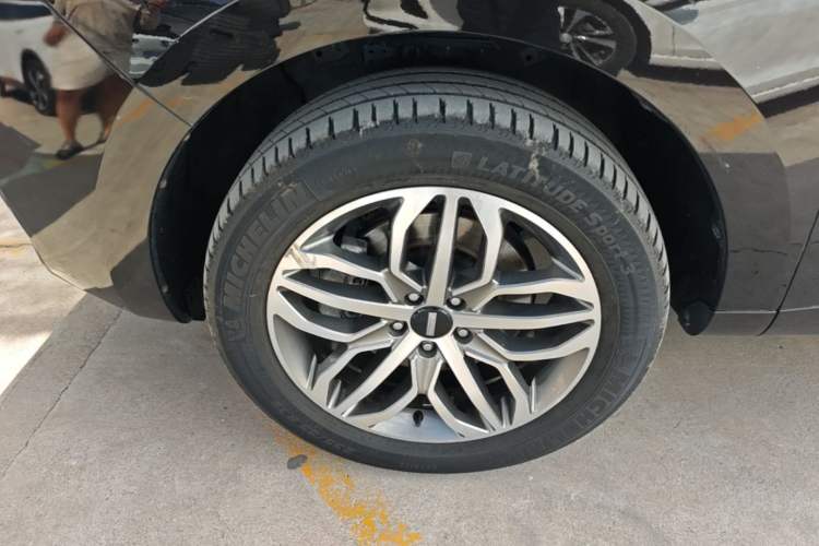 Used Wey VV5 2017 2.0T Ultra-Luxury Version Left Front Wheel Hub