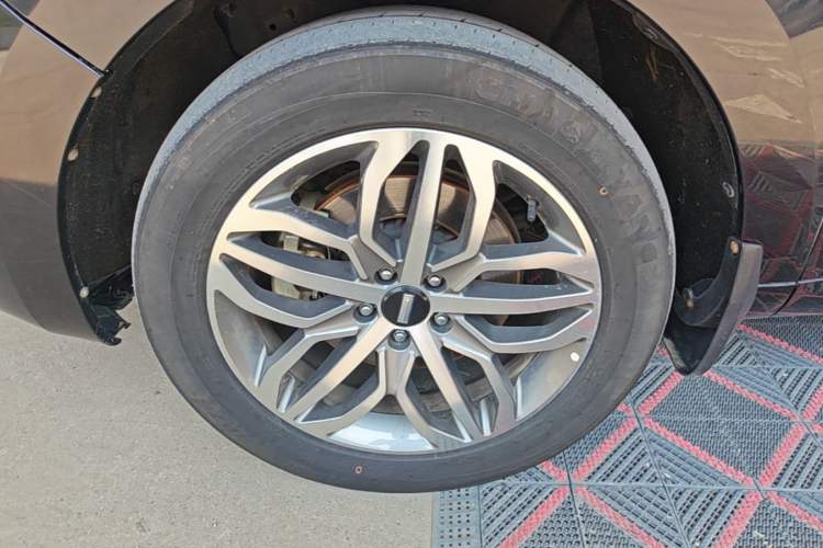 Used Wey VV5 2017 2.0T Ultra-Luxury Version Left Front Wheel Hub