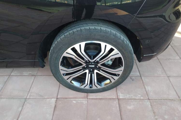 Used Wey VV5 2017 2.0T Flagship Edition Left Rear Wheel Hub