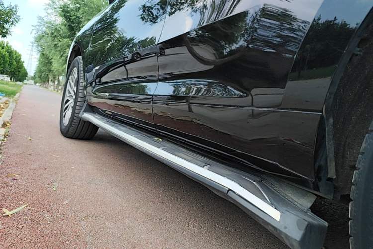 Used Wey VV5 2017 2.0T Ultra-Luxury Version Left Side Sill