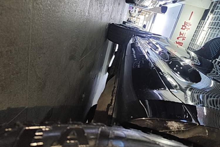 Used Wey VV5 2017 2.0T Ultra-Luxury Version Left Side Sill