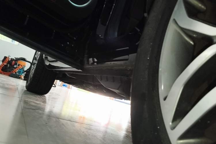 Used Wey VV5 2017 2.0T Ultra-Luxury Version Left Side Sill