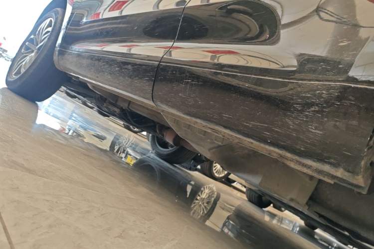Used Wey VV5 2017 2.0T Ultra-Luxury Version Left Side Sill