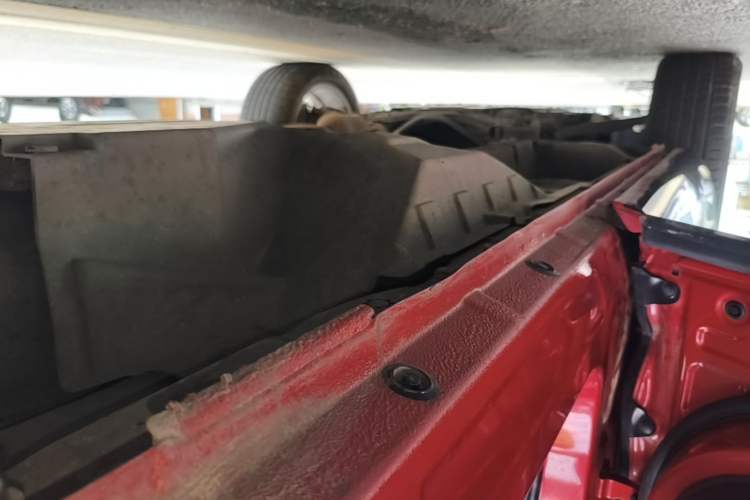 Used Wey VV5 2017 2.0T Ultra-Luxury Version Left Side Sill