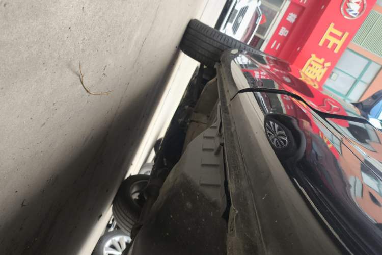 Used Wey VV5 2017 2.0T Ultra-Luxury Version Left Side Sill