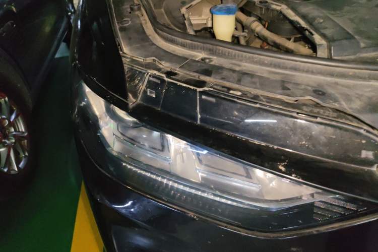Used Wey VV5 2017 2.0T Ultra-Luxury Version Right Front Headlight