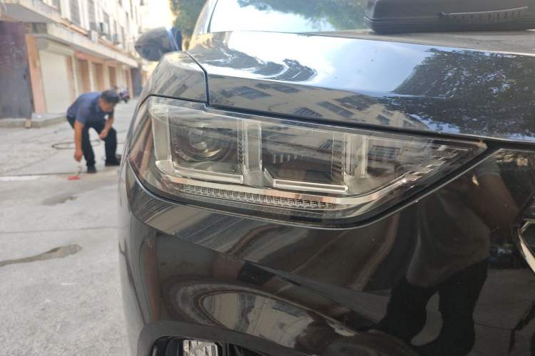 Used Wey VV5 2017 2.0T Flagship Edition Right Front Headlight