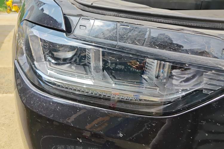 Used Wey VV5 2017 2.0T Ultra-Luxury Version Right Front Headlight