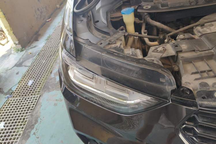 Used Wey VV5 2017 2.0T Flagship Edition Right Front Headlight