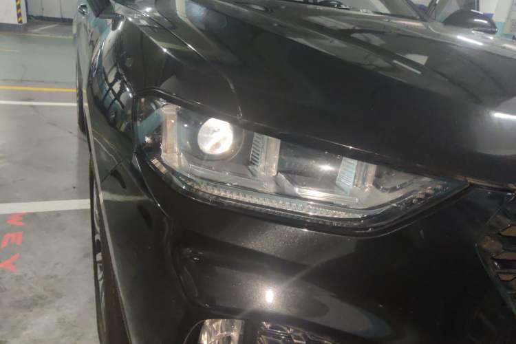 Used Wey VV5 2017 2.0T Ultra-Luxury Version Right Front Headlight