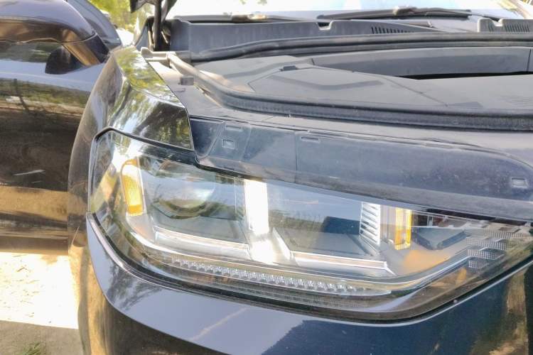 Used Wey VV5 2017 2.0T Flagship Edition Right Front Headlight