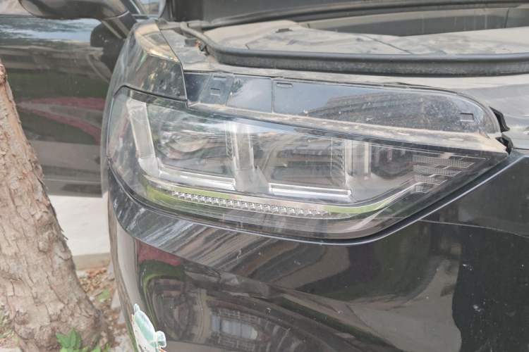 Used Wey VV5 2017 2.0T Ultra-Luxury Version Right Front Headlight