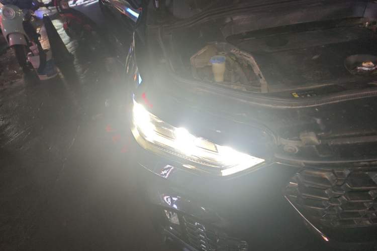 Used Wey VV5 2017 2.0T Ultra-Luxury Version Right Front Headlight
