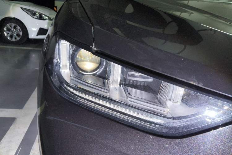 Used Wey VV5 2017 2.0T Ultra-Luxury Version Right Front Headlight