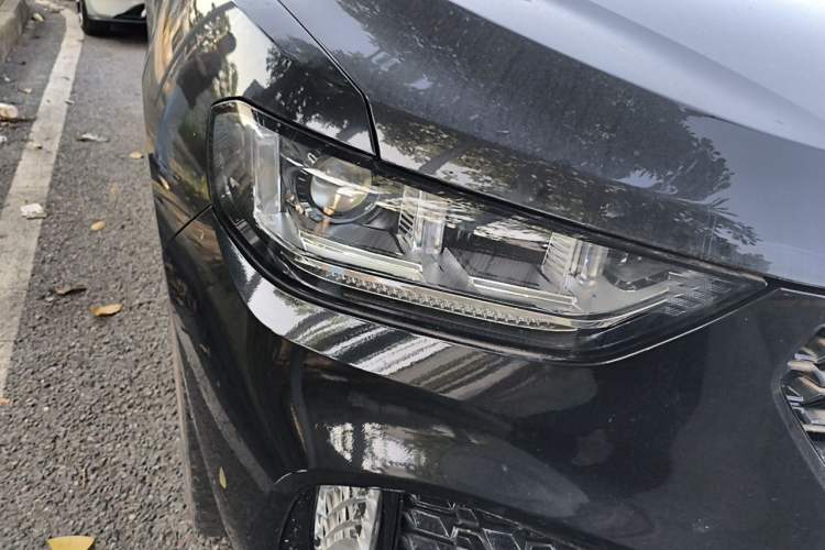 Used Wey VV5 2017 2.0T Flagship Edition Right Front Headlight