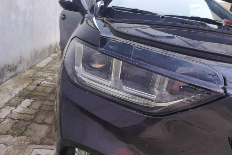 Used Wey VV5 2017 2.0T Ultra-Luxury Version Right Front Headlight
