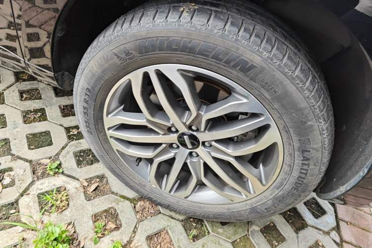 Used Wey VV5 2017 2.0T Ultra-Luxury Version Right Front Wheel Hub