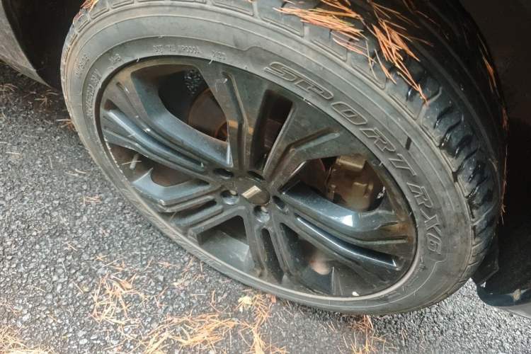 Used Wey VV5 2017 2.0T Flagship Edition Right Front Wheel Hub