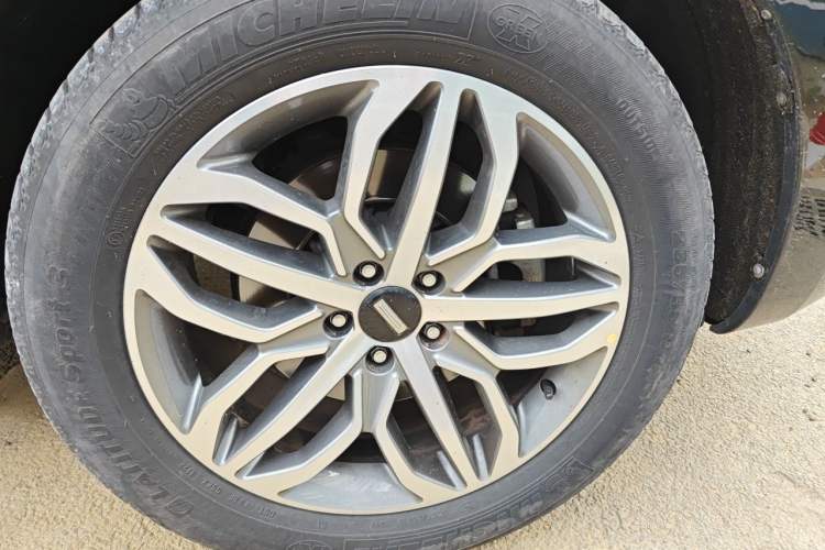 Used Wey VV5 2017 2.0T Ultra-Luxury Version Right Front Wheel Hub