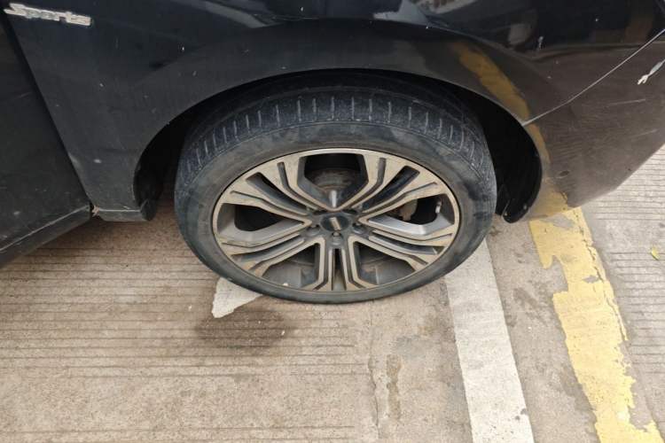 Used Wey VV5 2017 2.0T Flagship Edition Right Front Wheel Hub