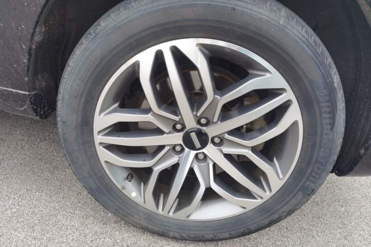 Used Wey VV5 2017 2.0T Ultra-Luxury Version Right Front Wheel Hub