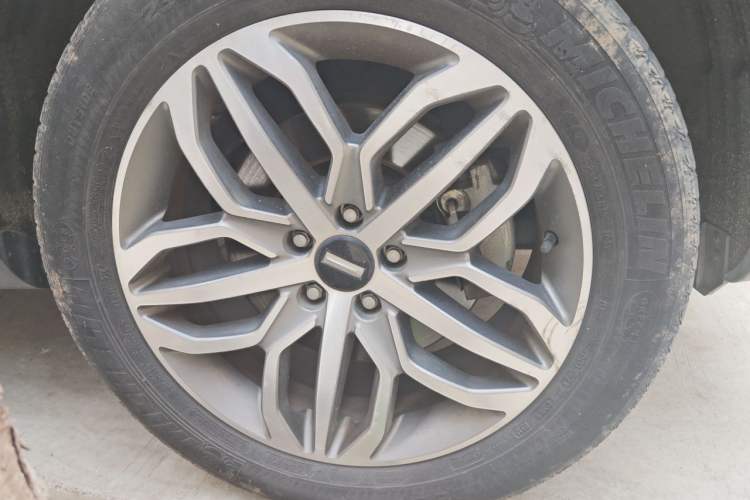 Used Wey VV5 2017 2.0T Ultra-Luxury Version Right Front Wheel Hub