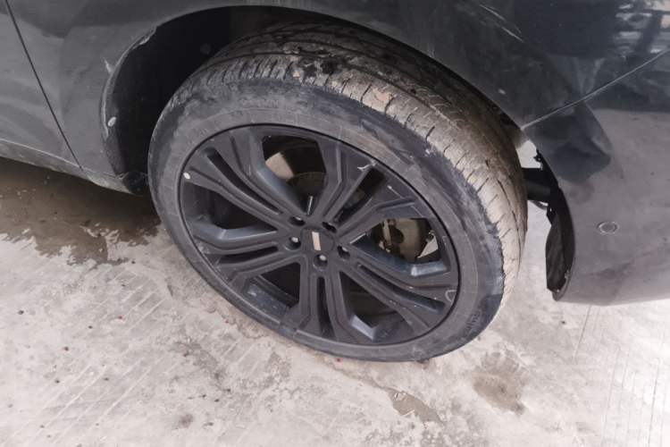Used Wey VV5 2017 2.0T Flagship Edition Right Front Wheel Hub
