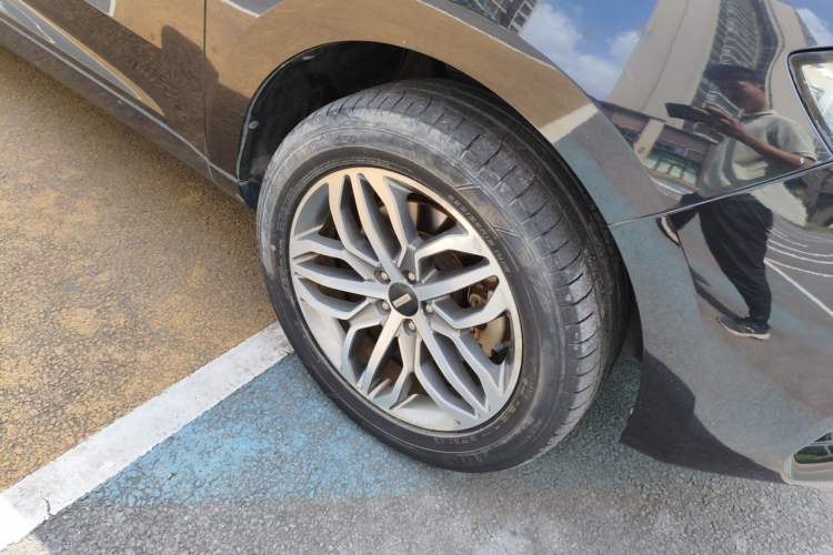 Used Wey VV5 2017 2.0T Ultra-Luxury Version Right Front Wheel Hub