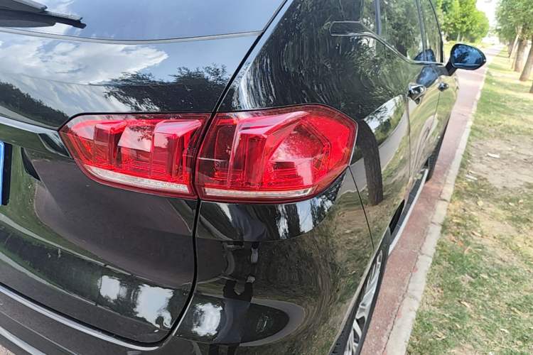 Used Wey VV5 2017 2.0T Ultra-Luxury Version Right Rear Taillight