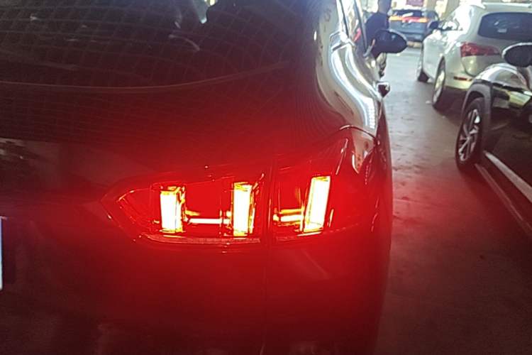 Used Wey VV5 2017 2.0T Ultra-Luxury Version Right Rear Taillight