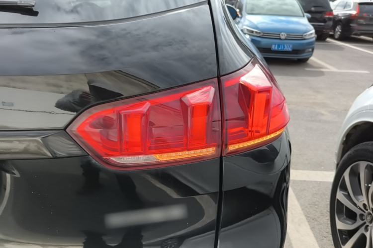 Used Wey VV5 2017 2.0T Ultra-Luxury Version Right Rear Taillight
