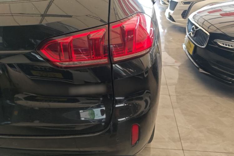 Used Wey VV5 2017 2.0T Ultra-Luxury Version Right Rear Taillight