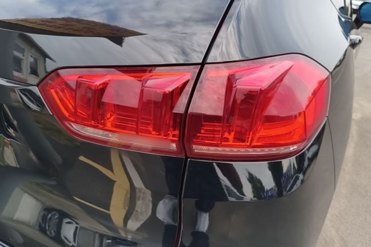 Used Wey VV5 2017 2.0T Ultra-Luxury Version Right Rear Taillight