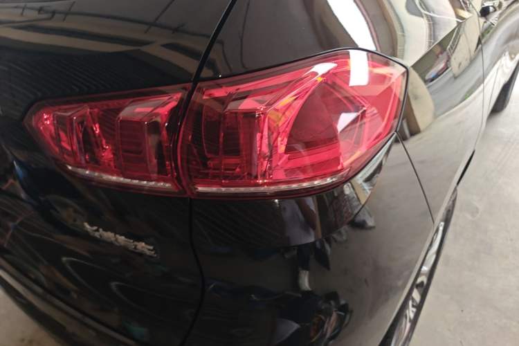 Used Wey VV5 2017 2.0T Ultra-Luxury Version Right Rear Taillight